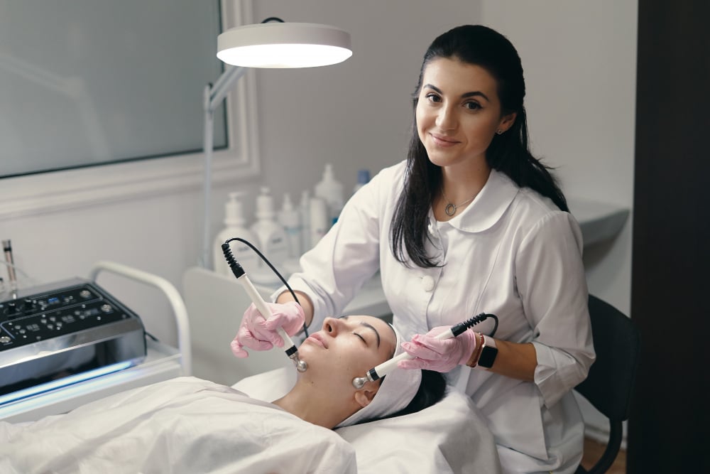 How to Become an Esthetician: 2026 Guide 1 Girl training to become an esthetician