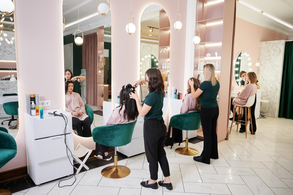 Students training at a beauty saloon