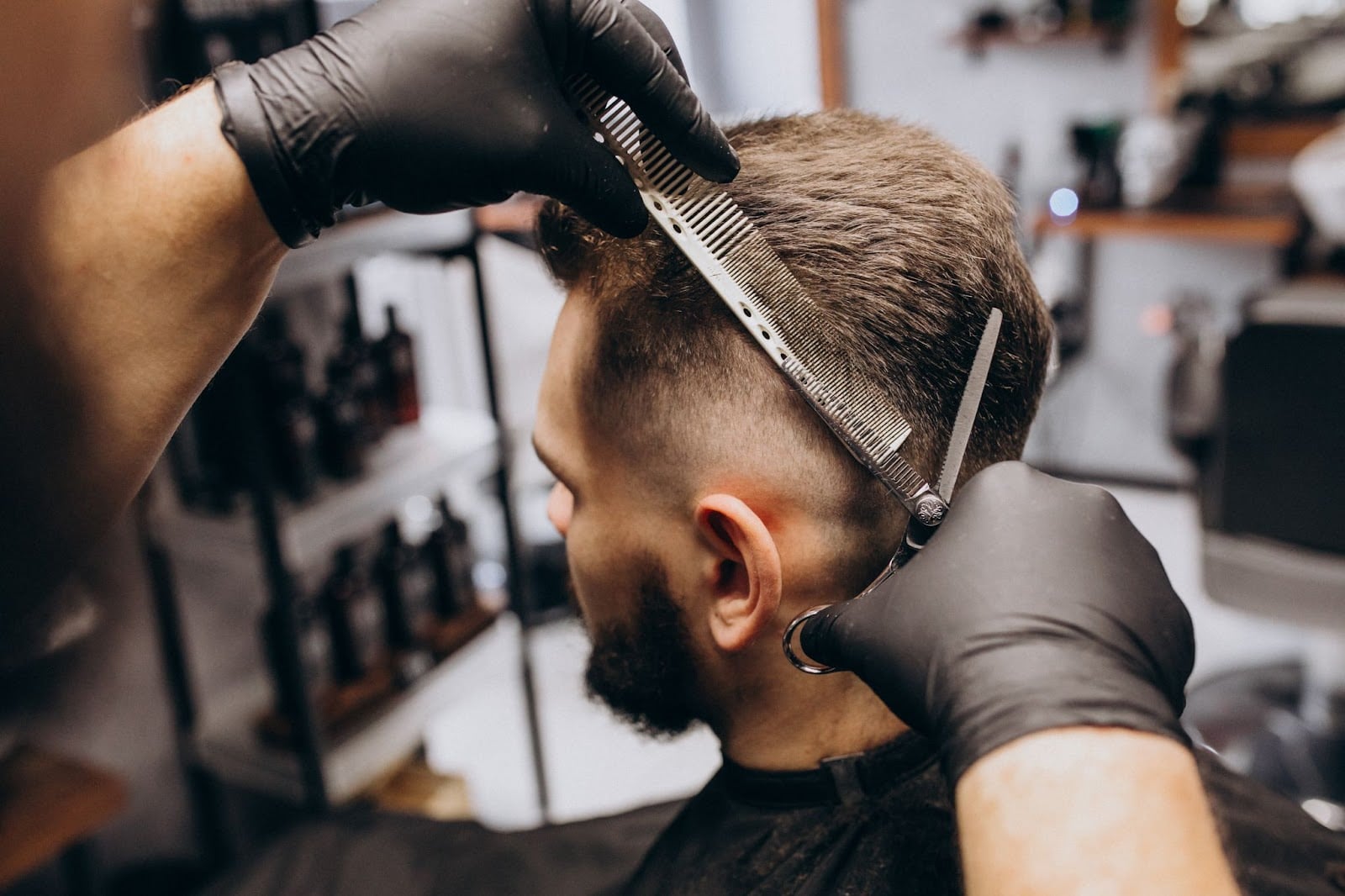 How Long Does It Take to Become a Barber in Illinois? 1 Barber cutting a mans hair