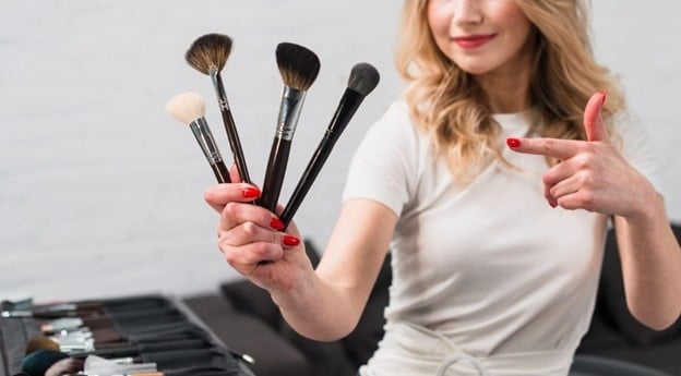 How to Become a Freelance Makeup Artist: Complete Career Guide 2 freelance makeup artist kit essentials
