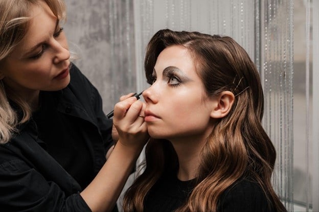 How to Become a Freelance Makeup Artist: Complete Career Guide 1 freelance makeup artist certification